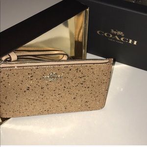 COACHStar Glitter Gold Wristlet💛🖤